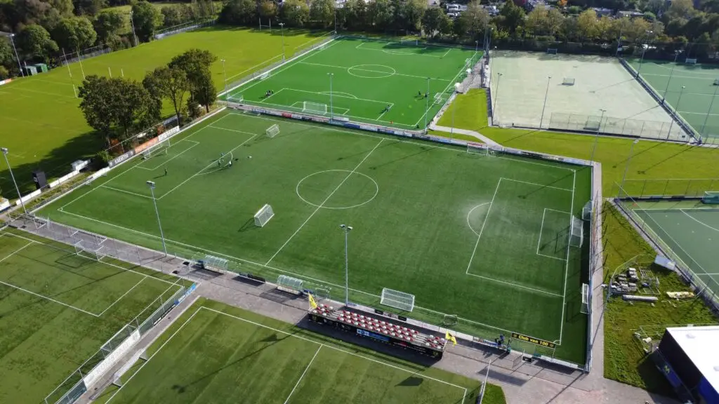 Dronebeeld voetbalclub NVC Naarden