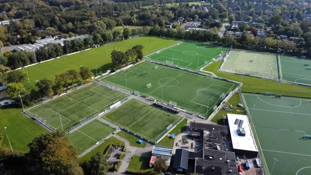 Dronefoto veld voetbalclub NVC Naarden