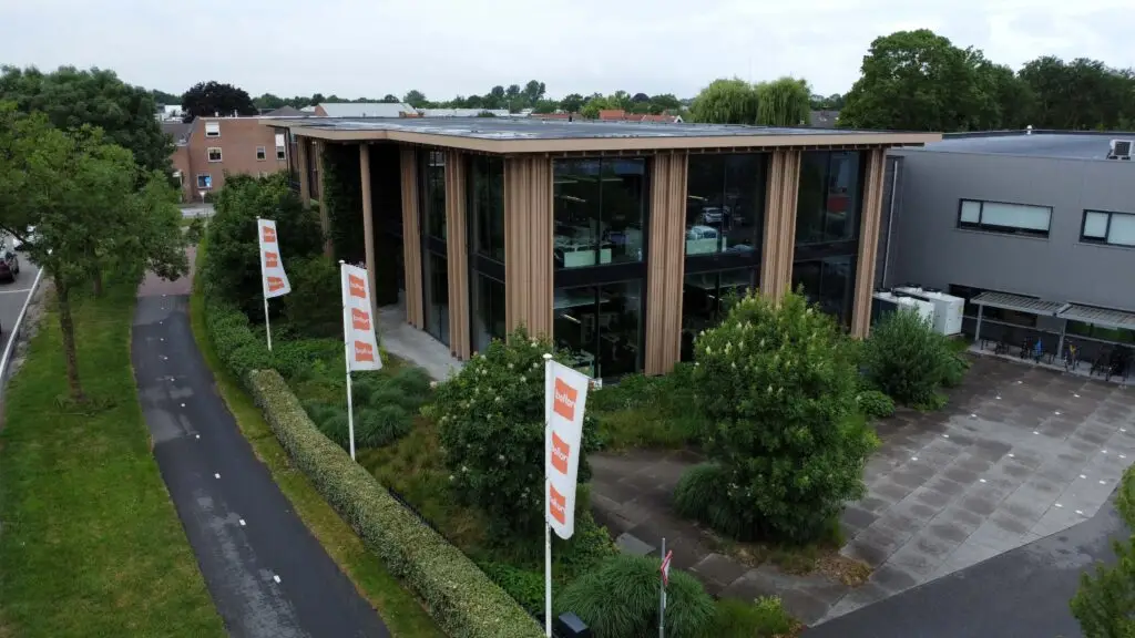 Dronefoto van vastgoed: Het kantoor Boltongroep Woerden